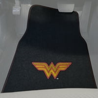 Warner Brothers DC Comics klasszikus Wonder Woman engedéllyel rendelkező Auto szőnyeg padlószőnyegek, univerzális Fit